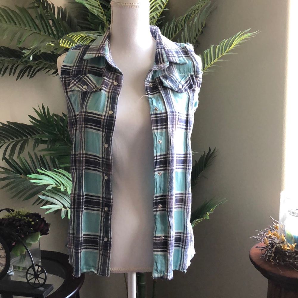 NWOT sleeveless shirt